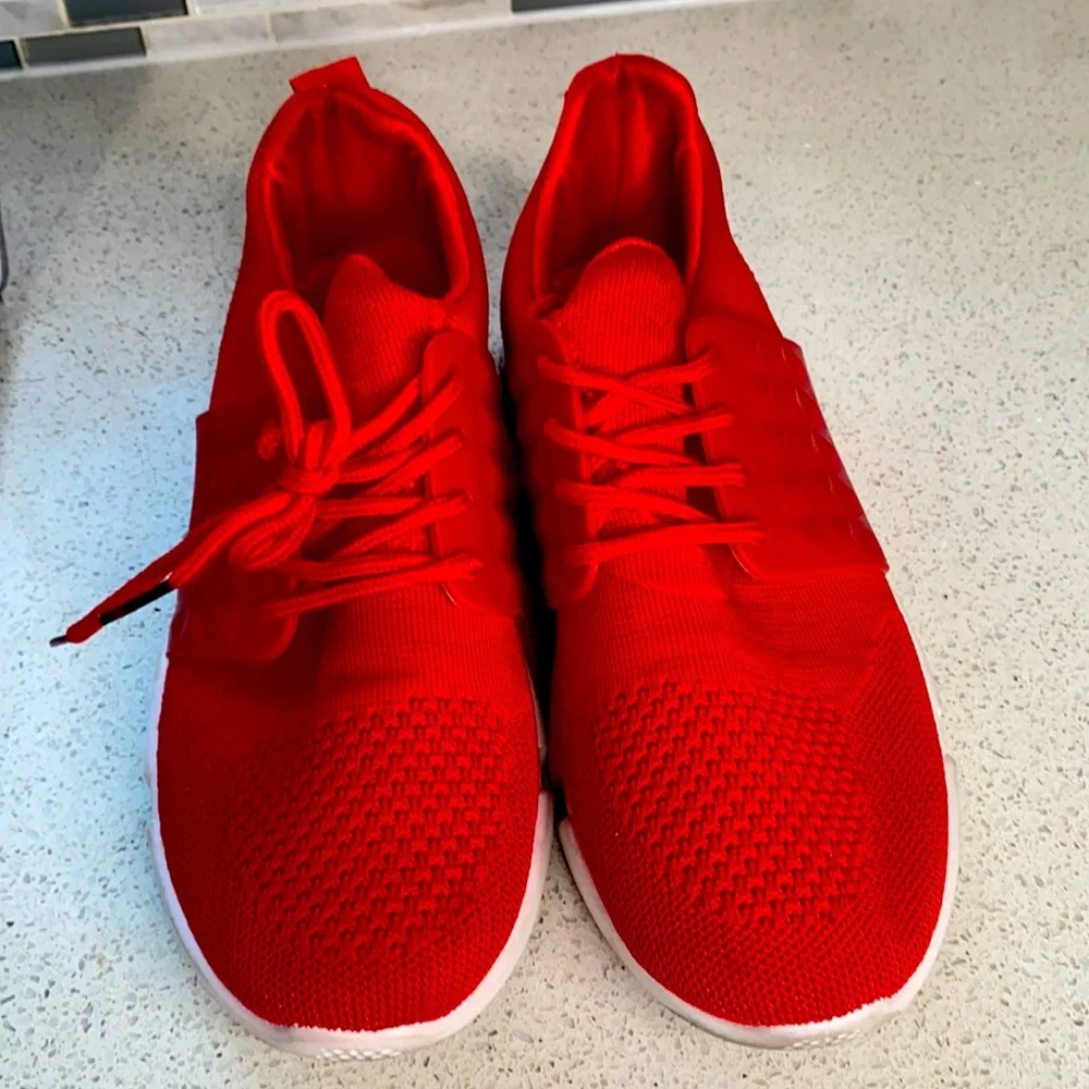 Stunning women’s red running shoe. Size 8/9 - Picture 2 of 5